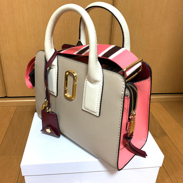 MARC BY MARC JACOBS(マークバイマークジェイコブス)の マーク ジェイコブス（Marc Jacobs）ショルダーバック　ピンク レディースのバッグ(ショルダーバッグ)の商品写真