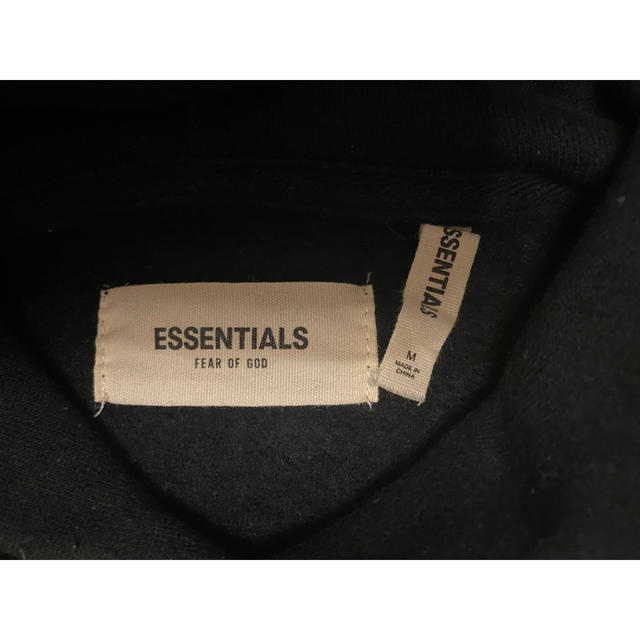 FEAR OF GOD(フィアオブゴッド)のFEAR OF GOD ESSENTIALS パーカー　黒　M メンズのトップス(パーカー)の商品写真