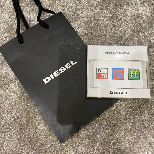 DIESEL(ディーゼル)の「非売品」  DIESEL  モバイルバッテリー スマホ/家電/カメラのスマートフォン/携帯電話(バッテリー/充電器)の商品写真