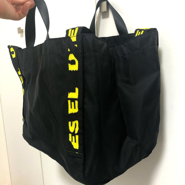 DIESEL(ディーゼル)のディーゼル　ショルダーバック　美品 レディースのバッグ(ショルダーバッグ)の商品写真