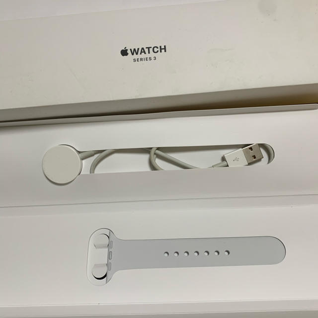 Apple Watch(アップルウォッチ)のAPPLE WATCH3 42 ホワイト メンズの時計(腕時計(デジタル))の商品写真