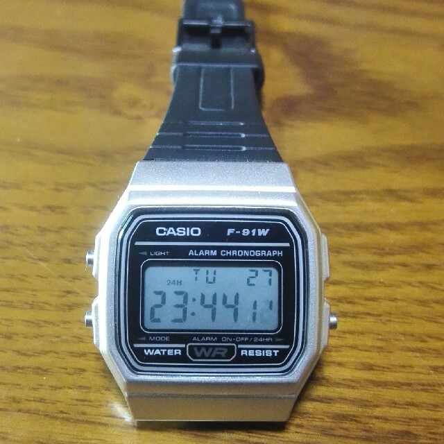 CASIO(カシオ)のCASIO カシオ チプカシ F-91W シルバー 海外モデル メンズの時計(腕時計(デジタル))の商品写真