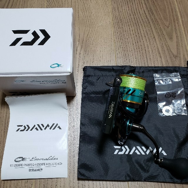 DAIWA(ダイワ)のMEN様専用　エメラルダスMX 2508PE-H　ダイワ　リール スポーツ/アウトドアのフィッシング(リール)の商品写真