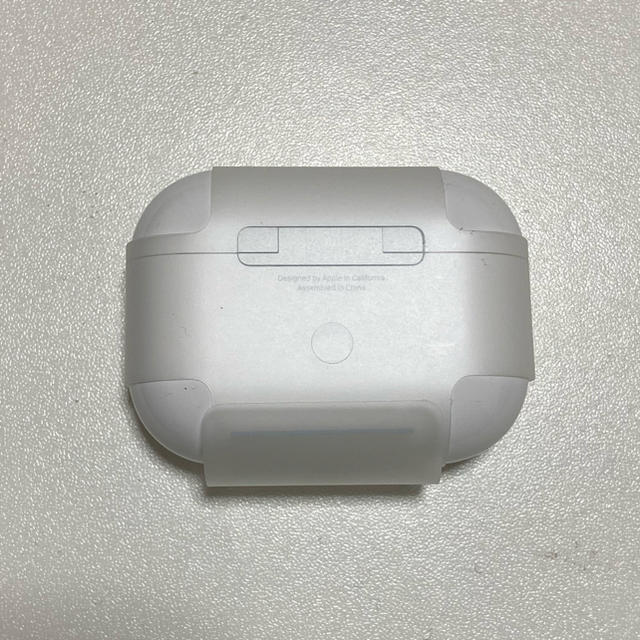 Apple(アップル)のAirpods pro 充電ケース スマホ/家電/カメラのオーディオ機器(ヘッドフォン/イヤフォン)の商品写真