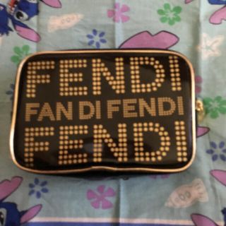 フェンディ(FENDI)のFENDI フェンディ 黒＆金 男女兼用 新品•未使用品 ポーチ 正規品(その他)