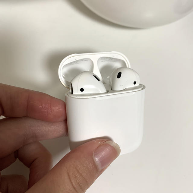 Apple(アップル)のAirPods スマホ/家電/カメラのオーディオ機器(ヘッドフォン/イヤフォン)の商品写真