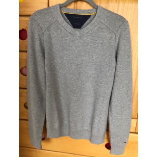 トミーヒルフィガー(TOMMY HILFIGER)の美品☆トミーヒルフィガー　Vネック　ニット　ウール　セーター　レディースでも♪(ニット/セーター)