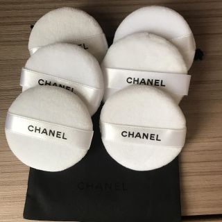 シャネル(CHANEL)の☆新品　CHANEL  パウダーパフ　６個　シャネルポーチ☆(パフ・スポンジ)