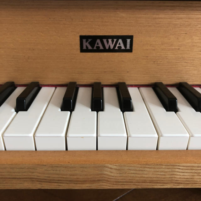 ヤマハ(ヤマハ)のKAWAI ミニピアノ キッズ/ベビー/マタニティのおもちゃ(楽器のおもちゃ)の商品写真