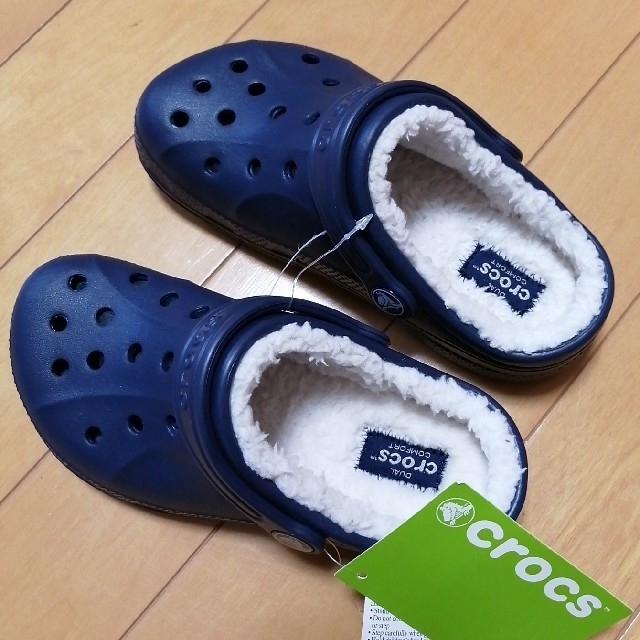 crocs(クロックス)の新品タグ付き★クロックス　ボア付き キッズ/ベビー/マタニティのキッズ靴/シューズ(15cm~)(サンダル)の商品写真