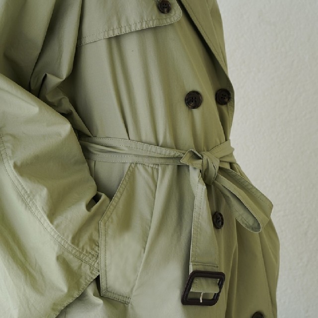 CLANE バックフリルスリーブトレンチコート　 レディースのジャケット/アウター(トレンチコート)の商品写真