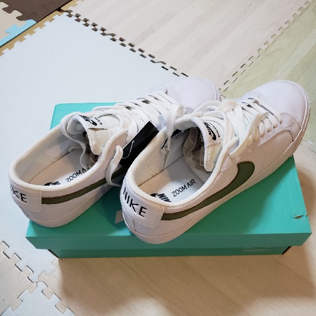 NIKE(ナイキ)のNIKE SB BLAZER ZOOM LOW メンズの靴/シューズ(スニーカー)の商品写真