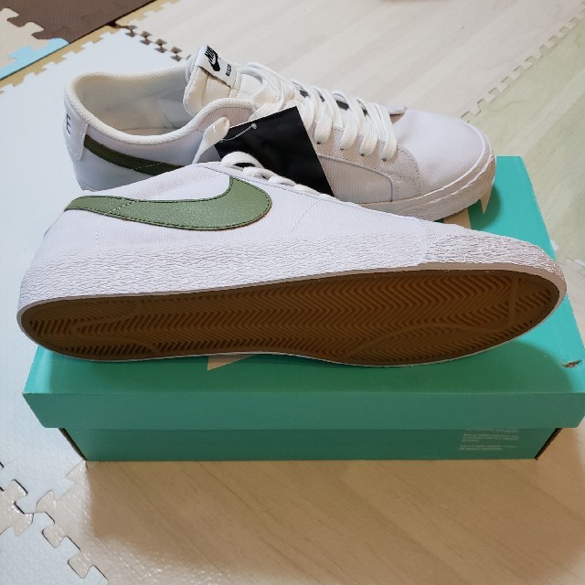 NIKE(ナイキ)のNIKE SB BLAZER ZOOM LOW メンズの靴/シューズ(スニーカー)の商品写真