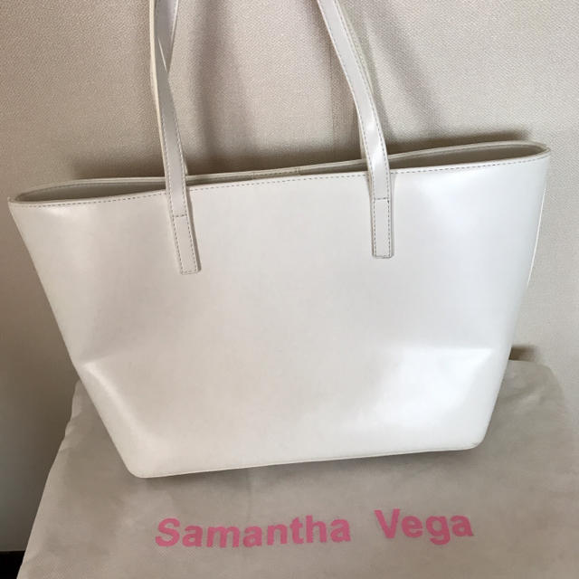 Samantha Vega(サマンサベガ)のchisa様専用💖新品未使用品♡サマンサベガ×ハローキティコラボトートバッグ♡ レディースのバッグ(トートバッグ)の商品写真