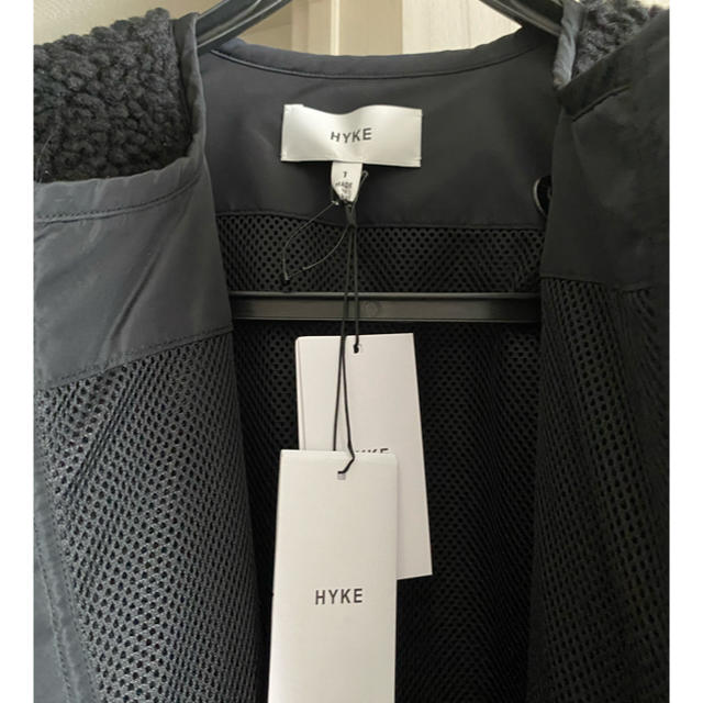 HYKE(ハイク)の新品　タグ付き　hyke ボアコート レディースのジャケット/アウター(ロングコート)の商品写真