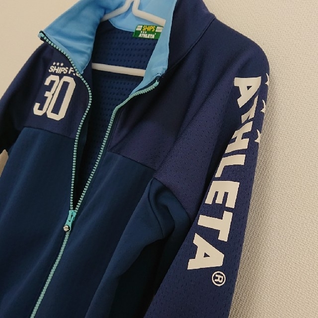 ATHLETA(アスレタ)のシップス×アスレタ  コラボジャンパー・ネイビー キッズ/ベビー/マタニティのキッズ服男の子用(90cm~)(ジャケット/上着)の商品写真