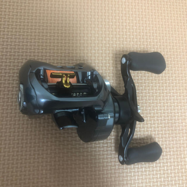 DAIWA(ダイワ)の【値下げ】ベイト  ダイワ　タトゥーラ svtw 8.1L 左巻き　替スプール付 スポーツ/アウトドアのフィッシング(リール)の商品写真