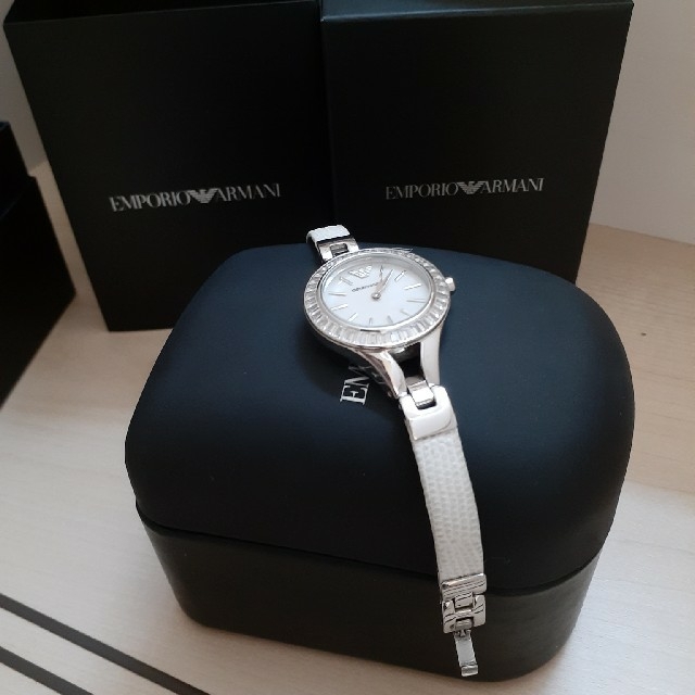 Armani(アルマーニ)のアルマーニ　レディース　時計 レディースのファッション小物(腕時計)の商品写真
