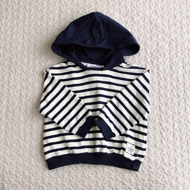 ZARA KIDS(ザラキッズ)のZARA baby パーカー ボーダー ネイビー キッズ/ベビー/マタニティのベビー服(~85cm)(トレーナー)の商品写真