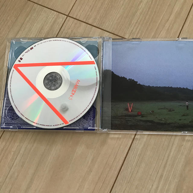 MAROON5 V エンタメ/ホビーのCD(ポップス/ロック(洋楽))の商品写真