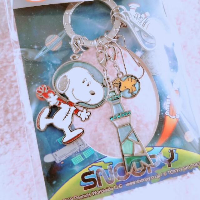 SNOOPY(スヌーピー)の♡新品! Snoopy スカイツリー限定キーホルダー♡ エンタメ/ホビーのおもちゃ/ぬいぐるみ(キャラクターグッズ)の商品写真