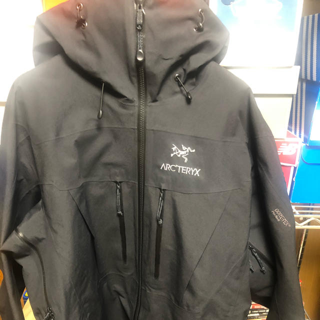 ARC'TERYX(アークテリクス)のArc’teryx Alpha SV Gore-Tex Jacket メンズのジャケット/アウター(マウンテンパーカー)の商品写真