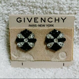 ジバンシィ(GIVENCHY)のモノトーンビジューイヤリング(イヤリング)