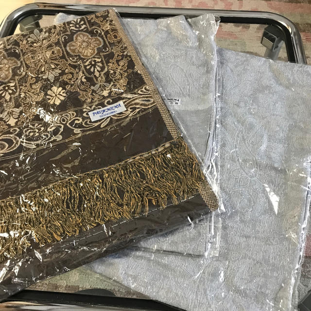 最高級pashmina 100% ストール　新品　最終値下げ レディースのファッション小物(ストール/パシュミナ)の商品写真