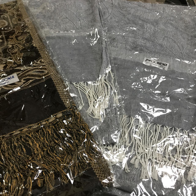 最高級pashmina 100% ストール　新品　最終値下げ レディースのファッション小物(ストール/パシュミナ)の商品写真