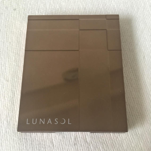 LUNASOL(ルナソル)の週末セール☆新品未使用 ルナソル限定 アイシャドウ パーティアイズ 完売品 コスメ/美容のベースメイク/化粧品(アイシャドウ)の商品写真