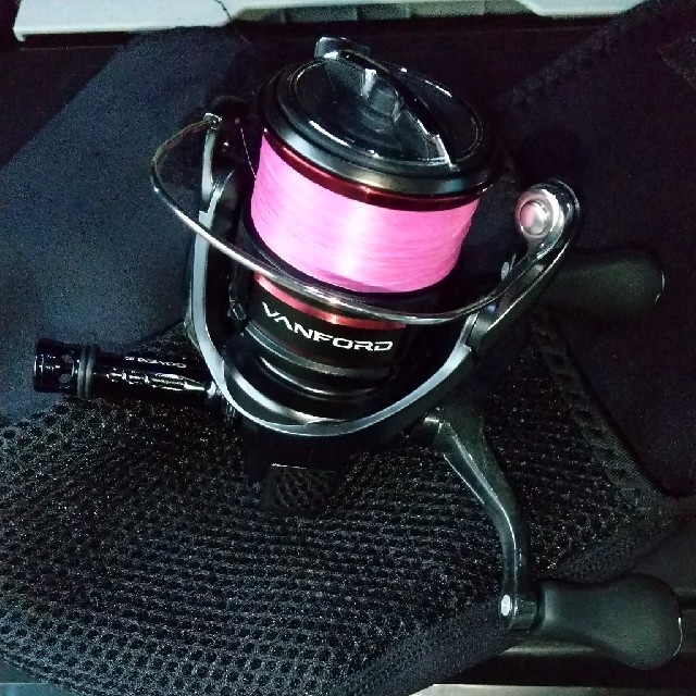 SHIMANO(シマノ)の美品20ヴァンフォードc3000s スポーツ/アウトドアのフィッシング(リール)の商品写真