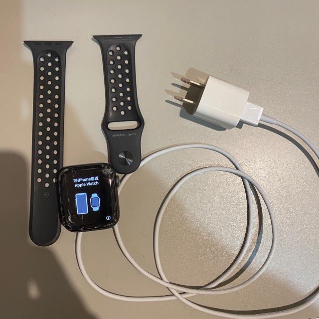 Apple Watch - アップルウォッチ4 NIKE×Apple 44mm 液晶ひび割れ