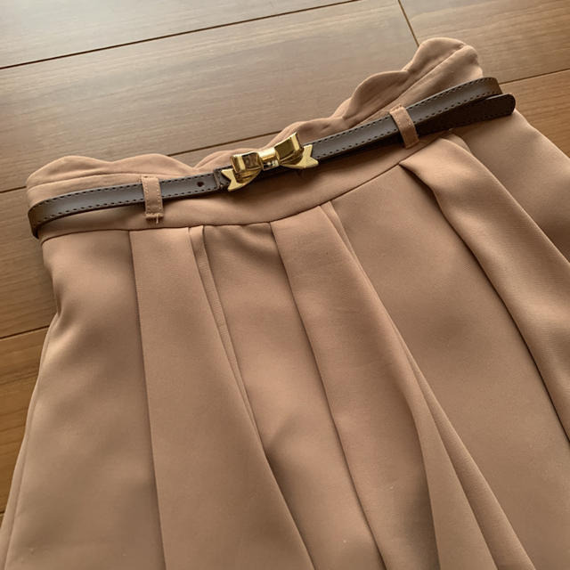 LODISPOTTO(ロディスポット)のLODISPOT リボンベルト付きブラウンエスカルゴスカート レディースのスカート(ひざ丈スカート)の商品写真