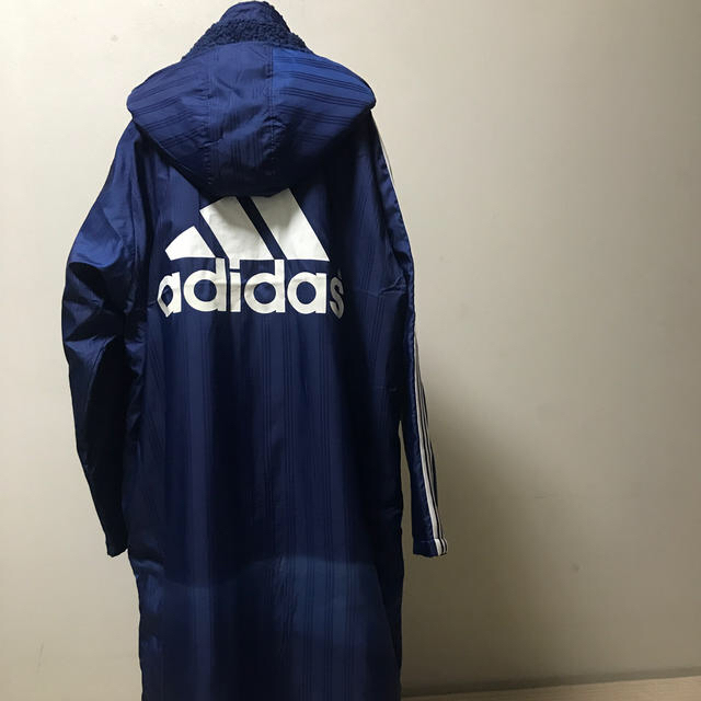 adidas(アディダス)の最終値下げ！ adidas ベンチコート（size O） スポーツ/アウトドアのサッカー/フットサル(ウェア)の商品写真