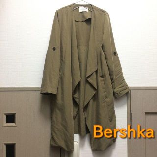 ベルシュカ(Bershka)の【ベルシュカ】コート カーキ S-Mサイズ(ロングコート)