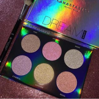 セフォラ(Sephora)のAnastasia Bervely Hill Dream glow kit(フェイスカラー)