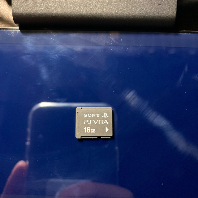 PlayStation Vita(プレイステーションヴィータ)のka様専用　PS Vita(PCH-2000) エンタメ/ホビーのゲームソフト/ゲーム機本体(携帯用ゲーム機本体)の商品写真