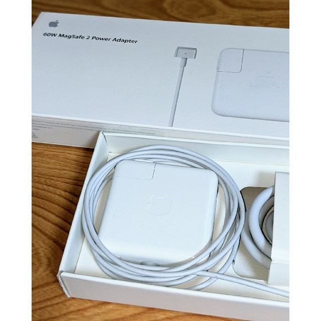 Apple(アップル)の純正 Apple MagSafe 2 電源アダプタ（60W・箱あり） スマホ/家電/カメラのPC/タブレット(PC周辺機器)の商品写真