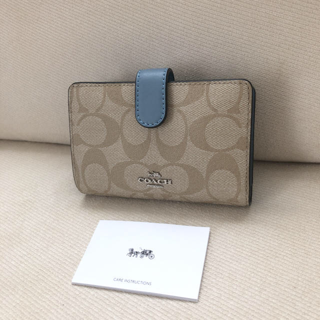 COACH(コーチ)の新品★COACH 二つ折り財布 シグネチャー ライトカーキ×ストレート レディースのファッション小物(財布)の商品写真