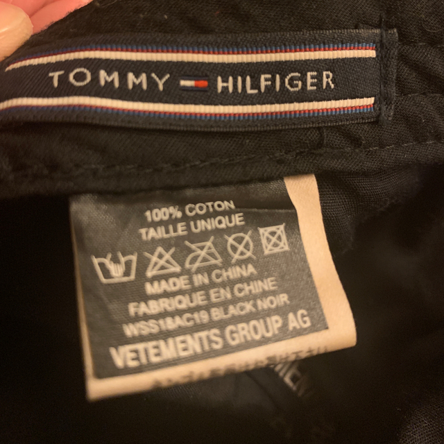 TOMMY HILFIGER(トミーヒルフィガー)のVETEMENTS tommy hilfiger キャップ メンズの帽子(キャップ)の商品写真