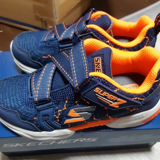 SKECHERS(スケッチャーズ)のスケッチャーズ　ネイビー×オレンジ　18.5cm　スニーカー　子供靴 キッズ/ベビー/マタニティのキッズ靴/シューズ(15cm~)(スニーカー)の商品写真