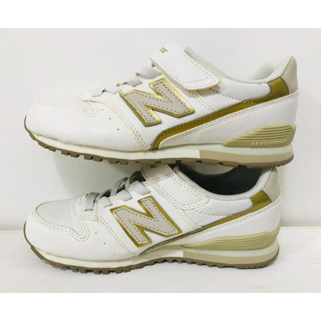 New Balance(ニューバランス)のキッズ ニューバランス ホワイトゴールド ☆ 20cm キッズ/ベビー/マタニティのキッズ靴/シューズ(15cm~)(スニーカー)の商品写真