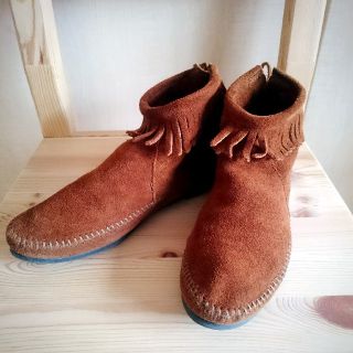 ミネトンカ(Minnetonka)の【お値引き中】MINNETONKA ショート丈スエードフリンジブーツ 282(ブーツ)