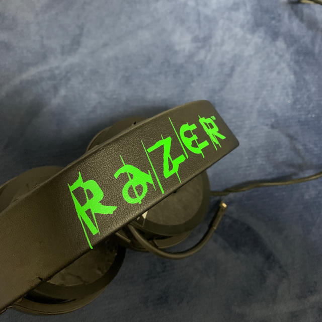 LAZER(レイザー)のレイザー　ゲーミングヘッドセット　RAZER Kraken 7.1 chroma スマホ/家電/カメラのオーディオ機器(ヘッドフォン/イヤフォン)の商品写真