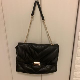 ザラ(ZARA)のZARA ショルダーバッグ　ブラック(ショルダーバッグ)