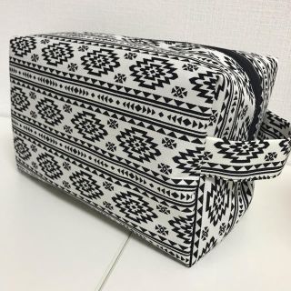 オルテガ  ホワイト　ハンドメイド  おむつポーチ　お着替えポーチ(外出用品)