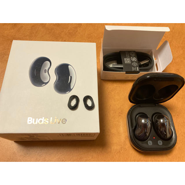 Galaxy(ギャラクシー)のGalaxy Buds Live ブラック 【完全wirelessイヤホン】 スマホ/家電/カメラのオーディオ機器(ヘッドフォン/イヤフォン)の商品写真