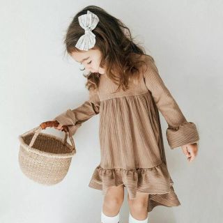 kids♡バッグフリルワンピ　ベージュ(ワンピース)