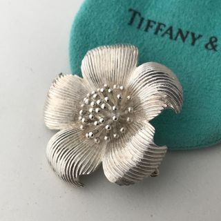 ティファニー(Tiffany & Co.)のTiffany シルバーフラワーブローチ　希少(ブローチ/コサージュ)