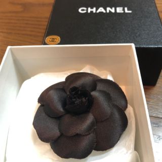 シャネル(CHANEL)のシャネル　リーフモチーフ　カメリアコサージュ/ブローチ/フラワーモチーフ/小物(ブローチ/コサージュ)